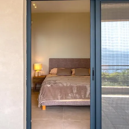 Terra Lago di Vouliagmeni