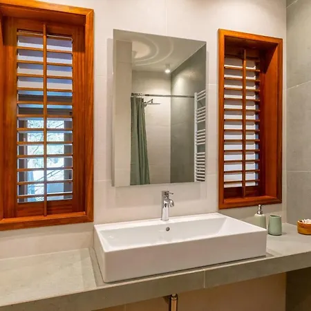 Terra * Lago di Vouliagmeni