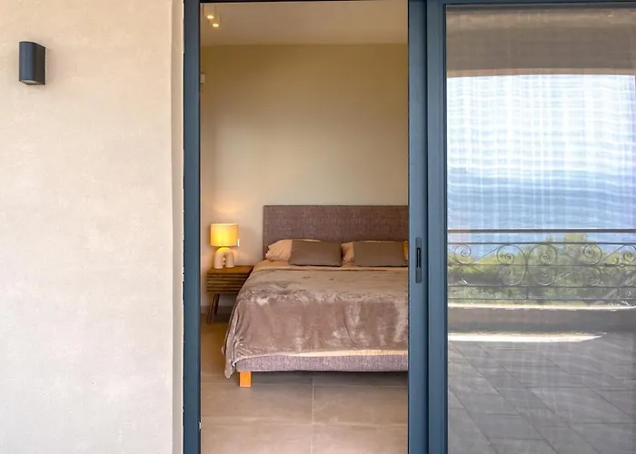 Terra Lac de Vouliagmeni